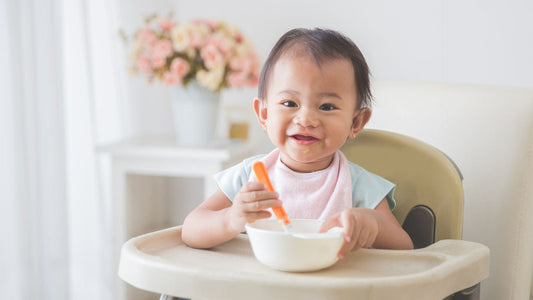 colazione del neonato in svezzamento