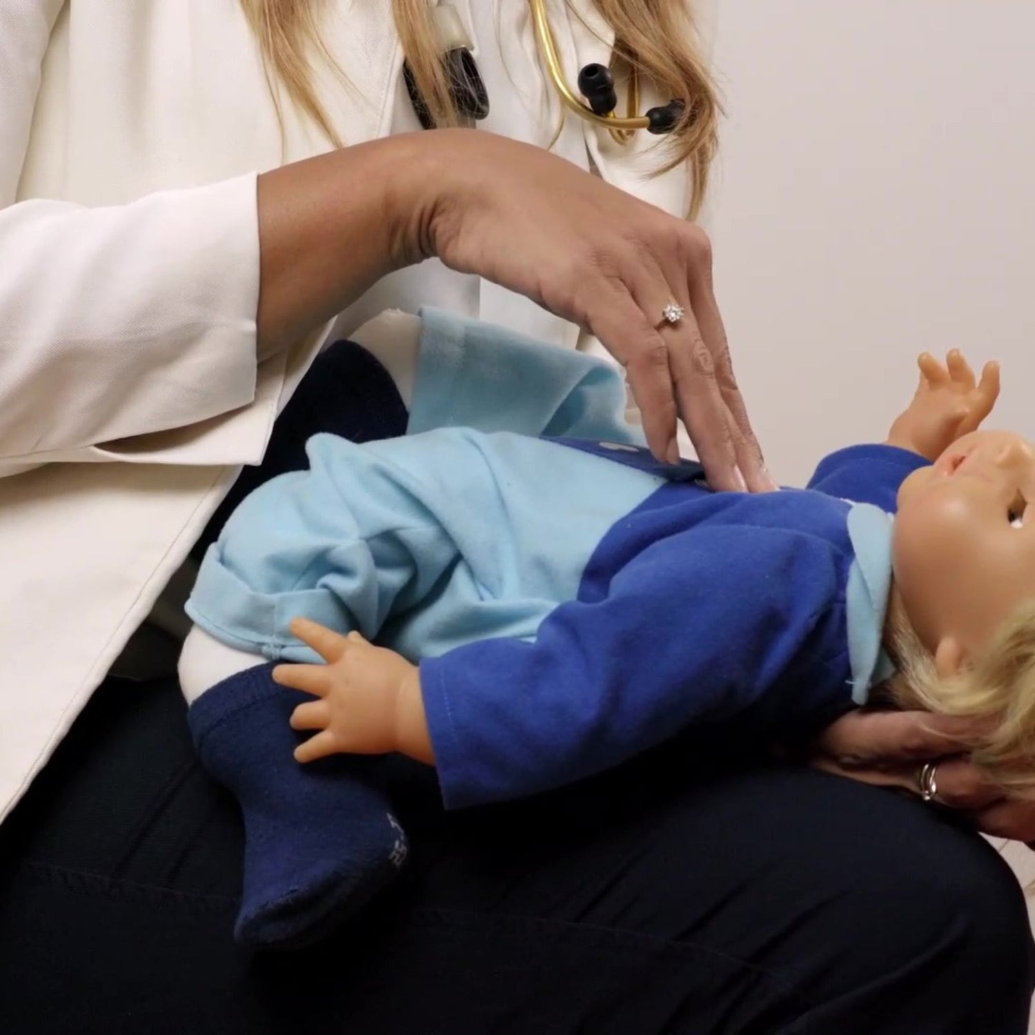 videocorso online su come eseguire le manovre di disostruzione pediatrica sul neonato e nel bambino dai 12 mesi in poi