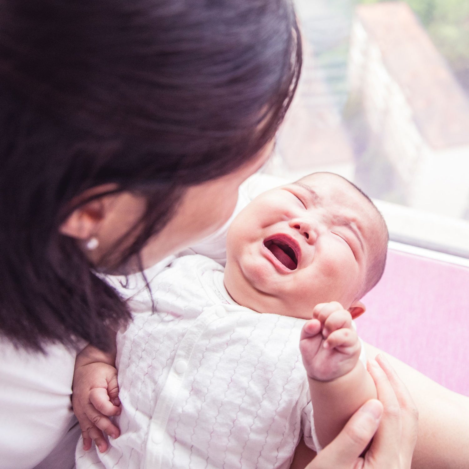 come curare e risolvere coliche gassose, la stipsi, la dischezia, il reflusso e i rigurgiti del neonato