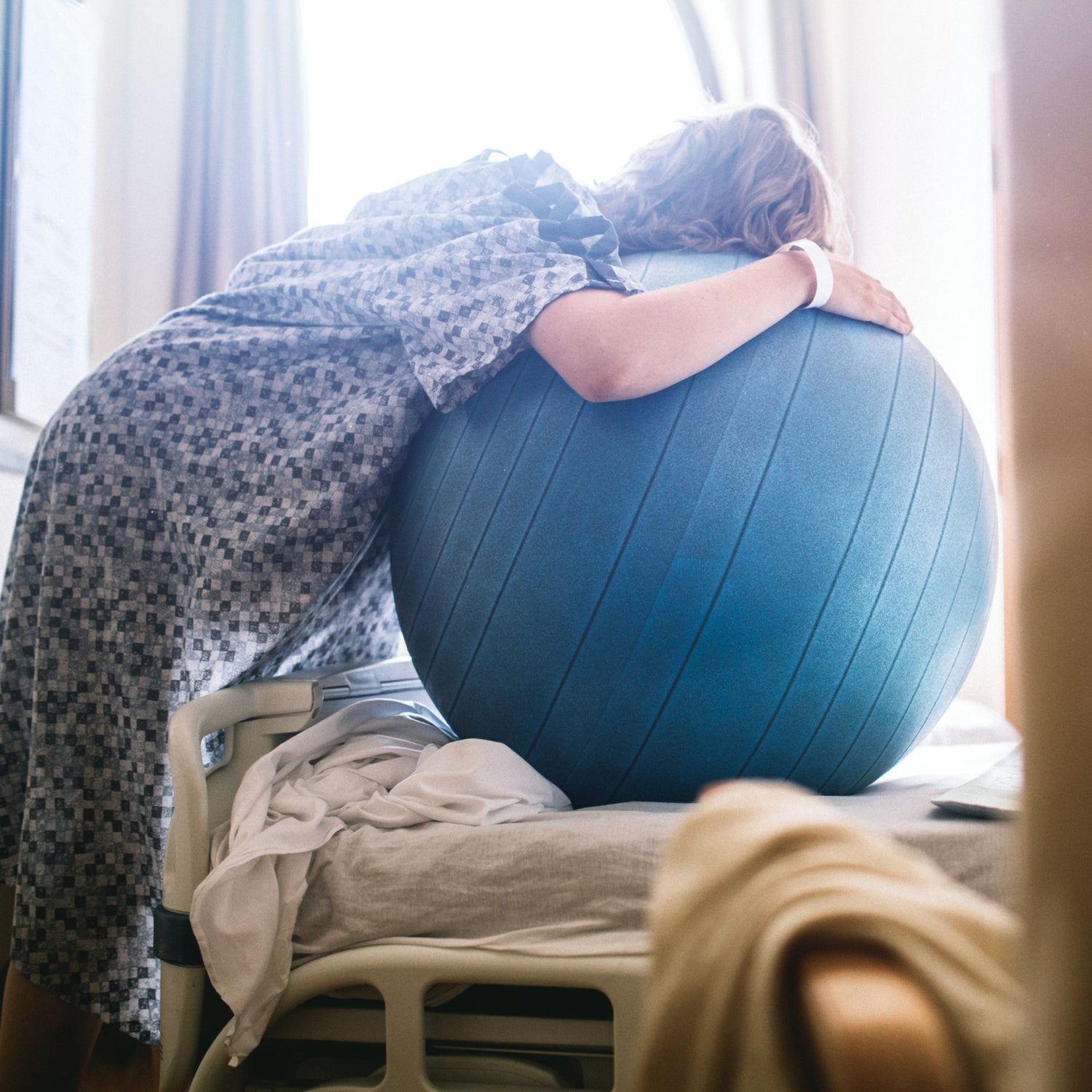 Videocorso preparto online di dr-silva.com creato per te dall'ostetrica, osteopata e nutrizionista: lezione su strumenti e consigli pratici per gestire il dolore del parto e le posizioni del travaglio