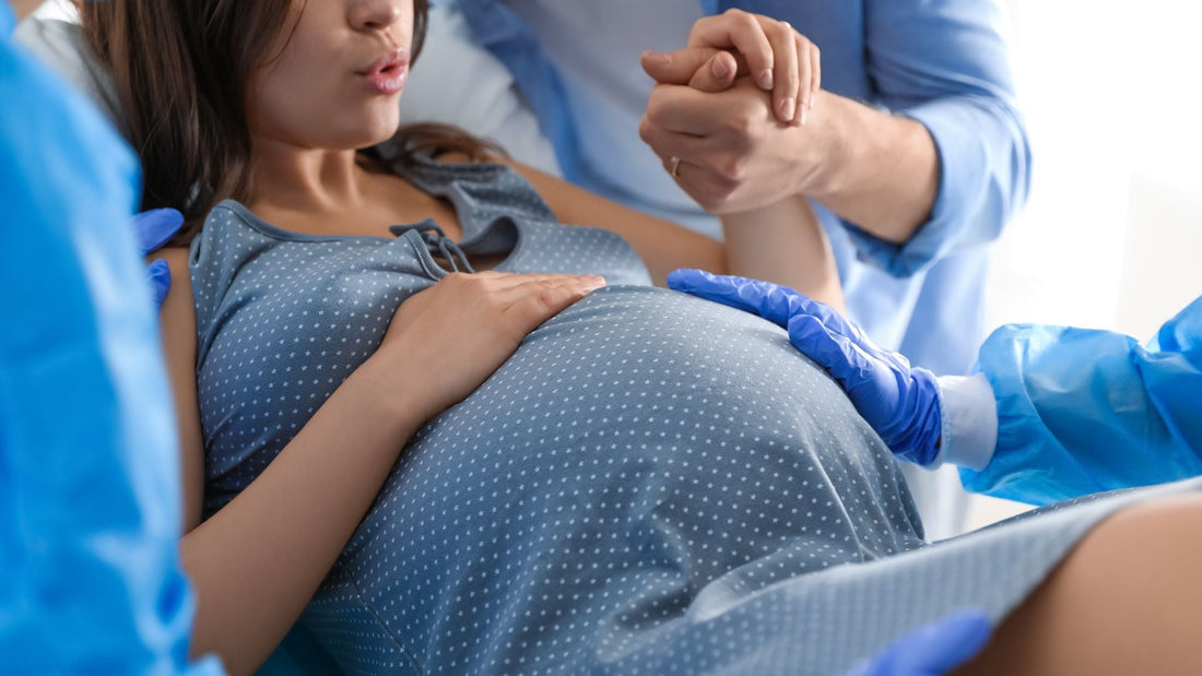 donna in ospedale durante contrazioni da travaglio di parto indotto