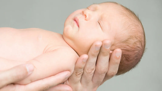 prevenire la testa piatta nel neonato