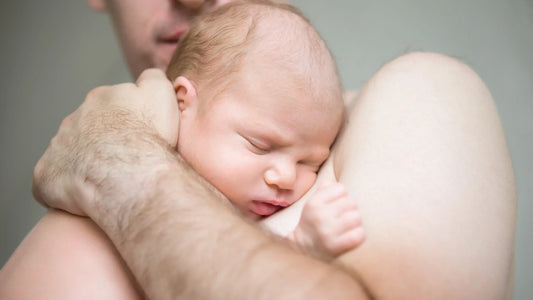 come tenere in braccio il neonato