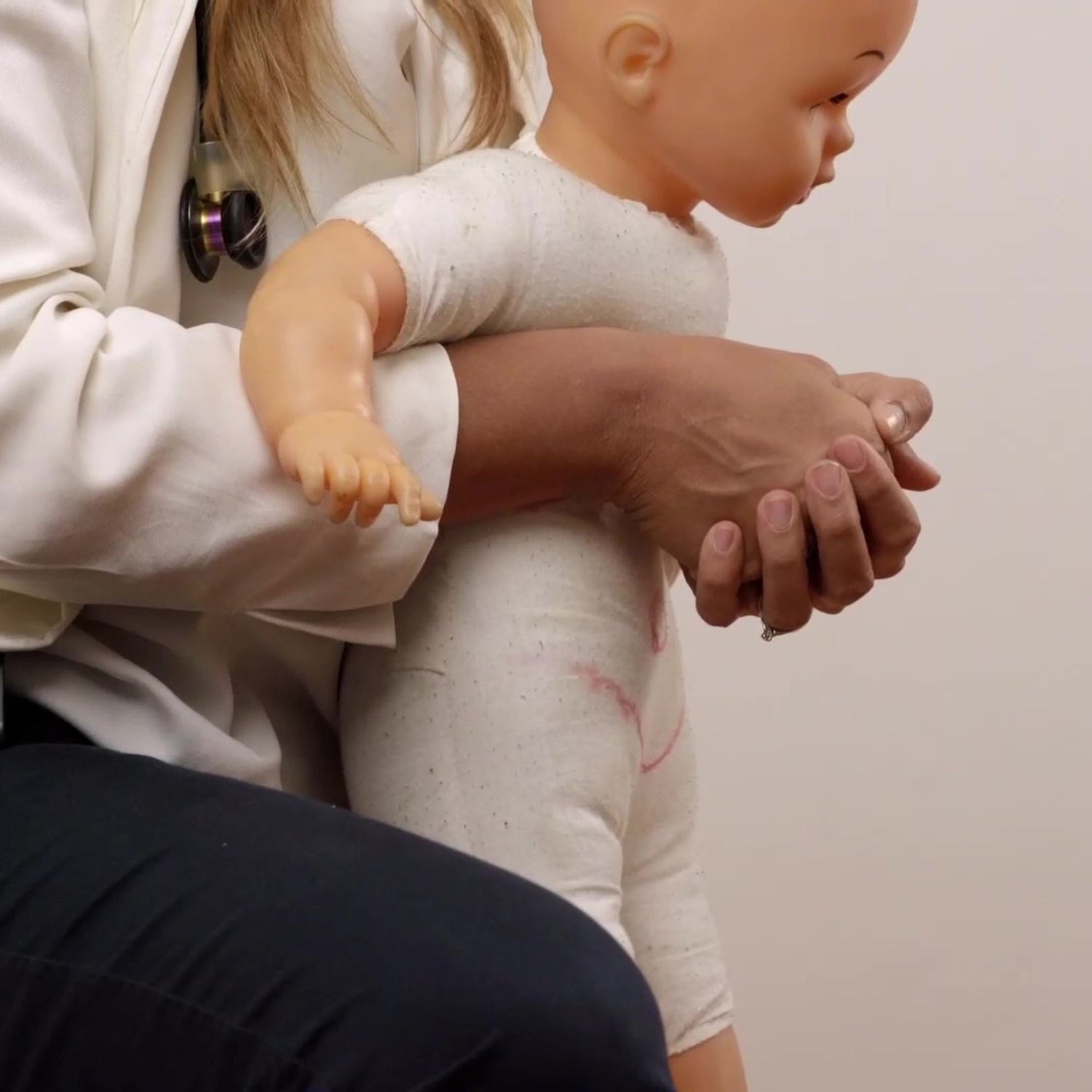 videocorso online su come eseguire le manovre di disostruzione pediatrica sul neonato e nel bambino dai 12 mesi in poi